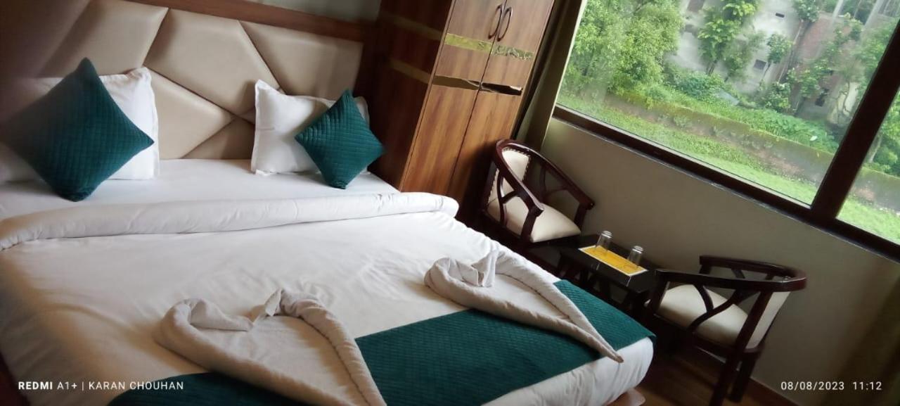 Hotel & Hostel Vimal Ganga Risikés Kültér fotó