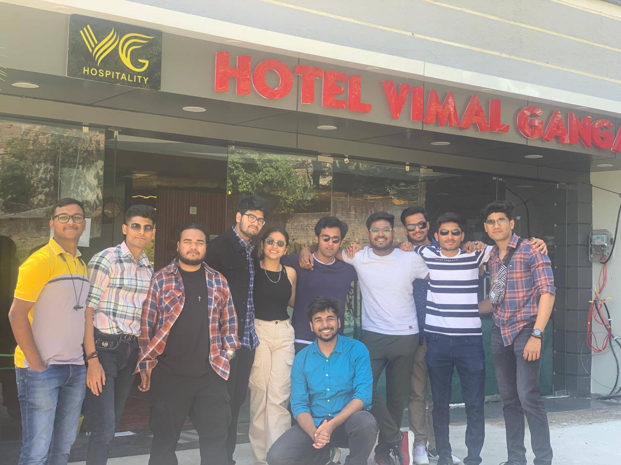 Hotel & Hostel Vimal Ganga Risikés Kültér fotó