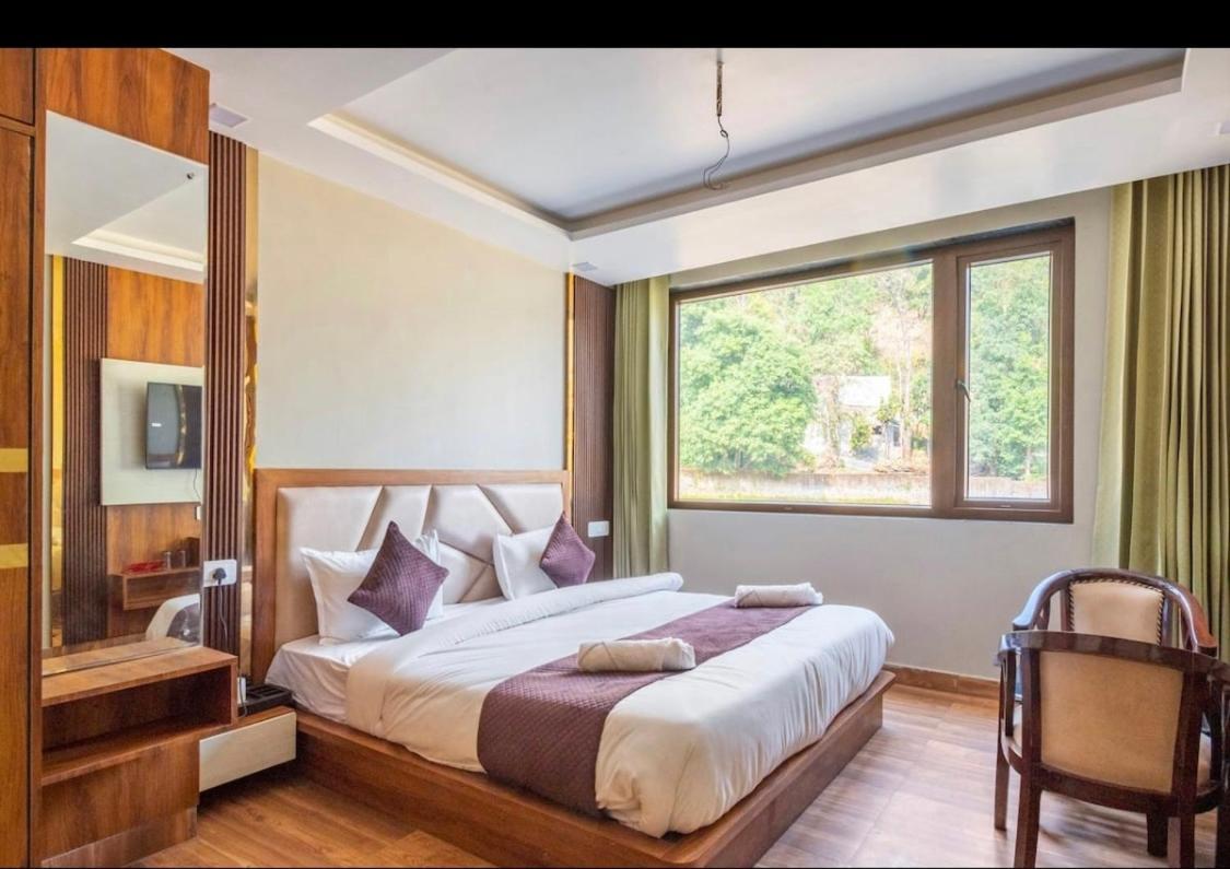 Hotel & Hostel Vimal Ganga Risikés Kültér fotó