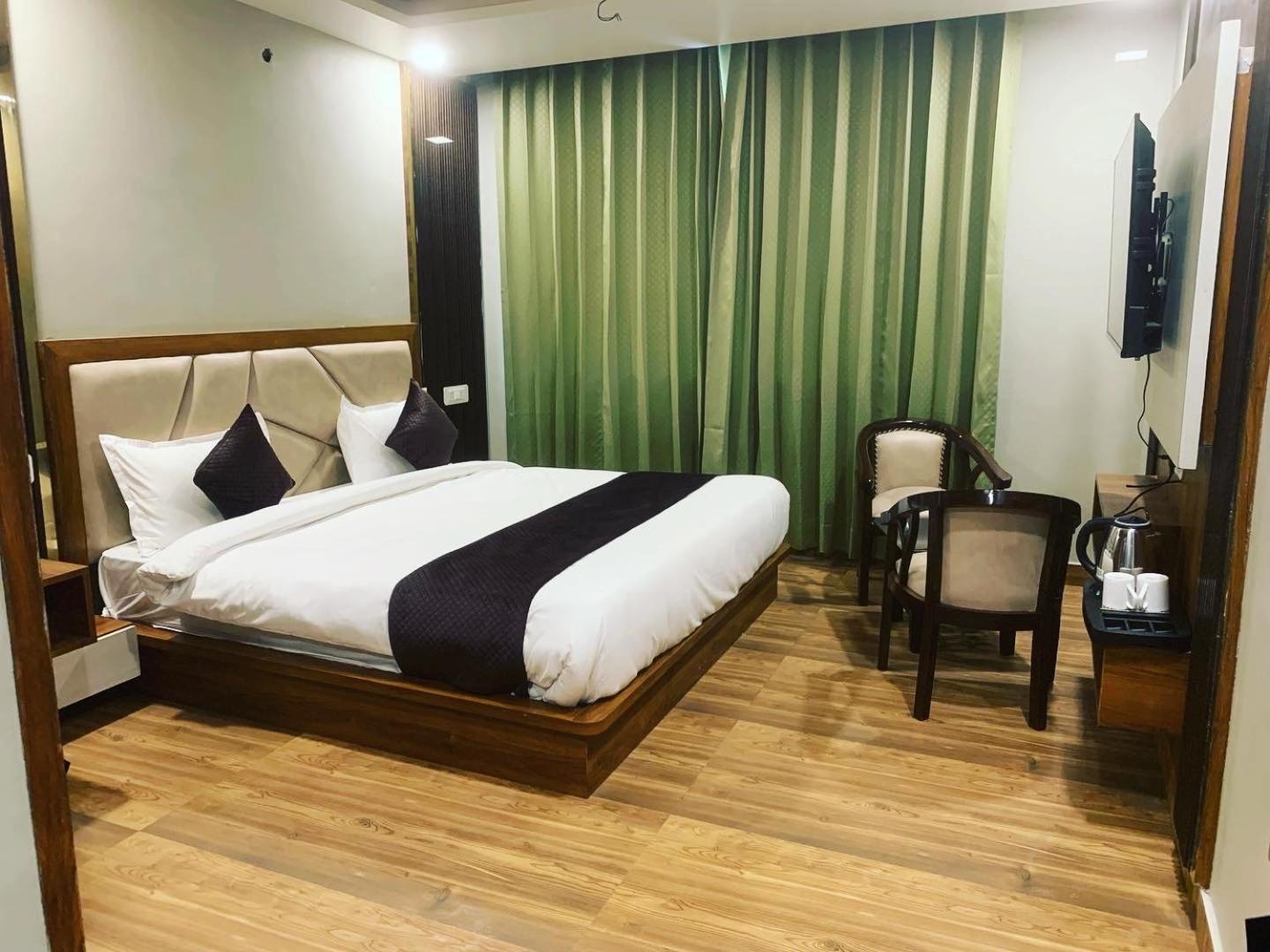 Hotel & Hostel Vimal Ganga Risikés Kültér fotó