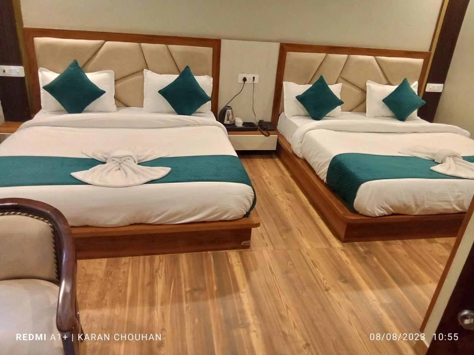 Hotel & Hostel Vimal Ganga Risikés Kültér fotó